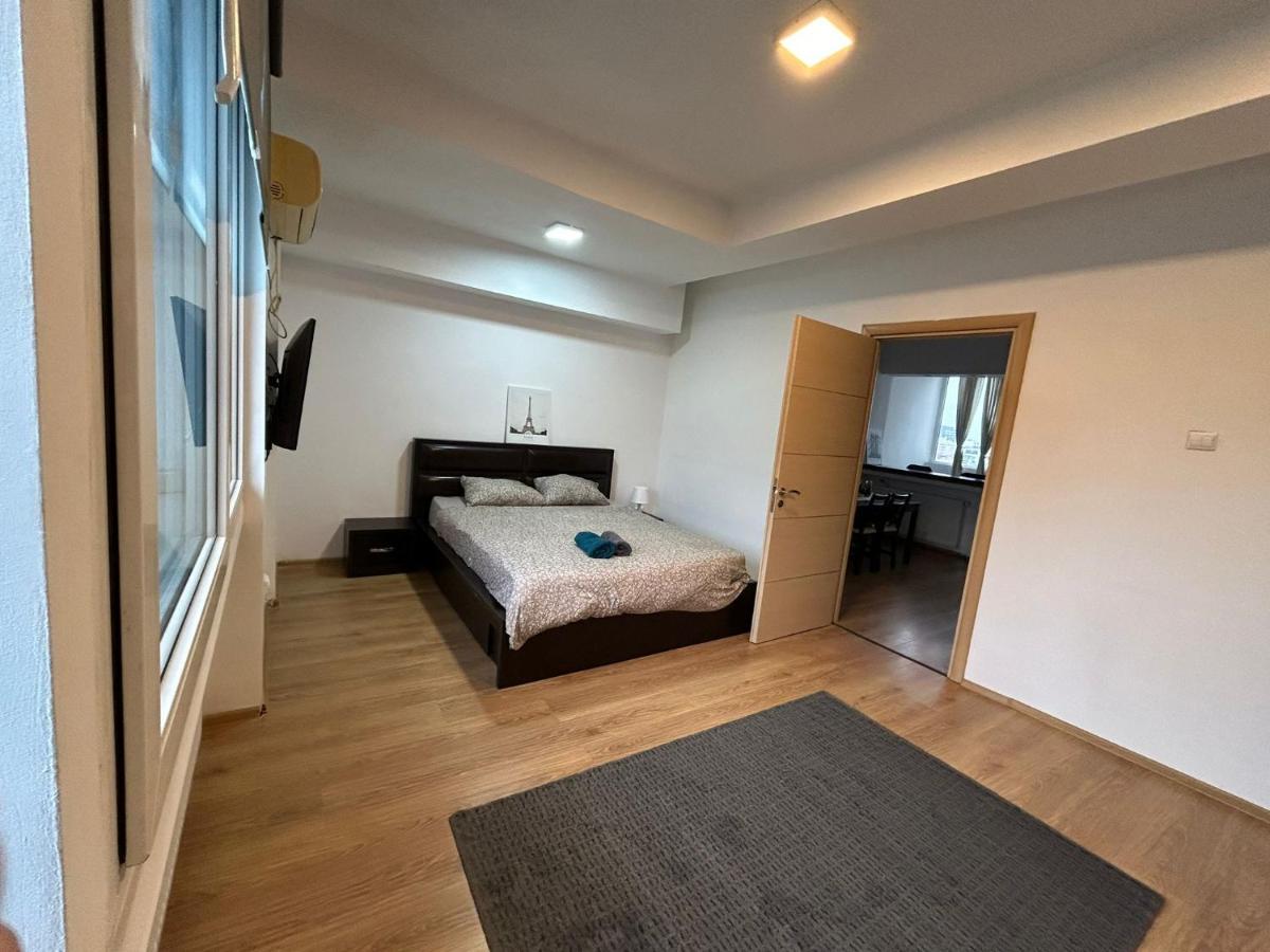 Elegant City Center Apartment Bucharest Exterior photo
